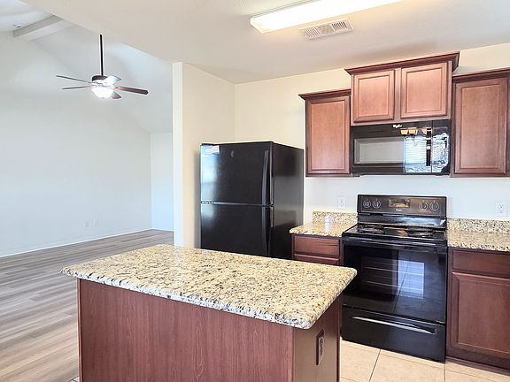 5th image of 1322 Corkwood Dr