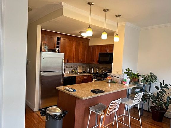 4th image of 368 Cumberland St #3