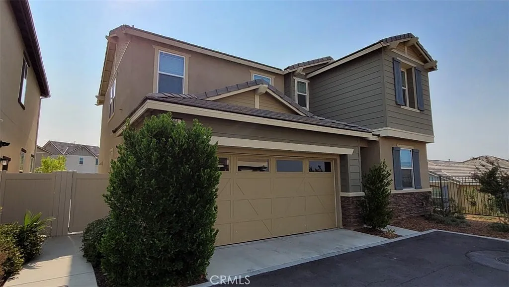 4 bed, 2132 sqft, $4,350 — Photo 3