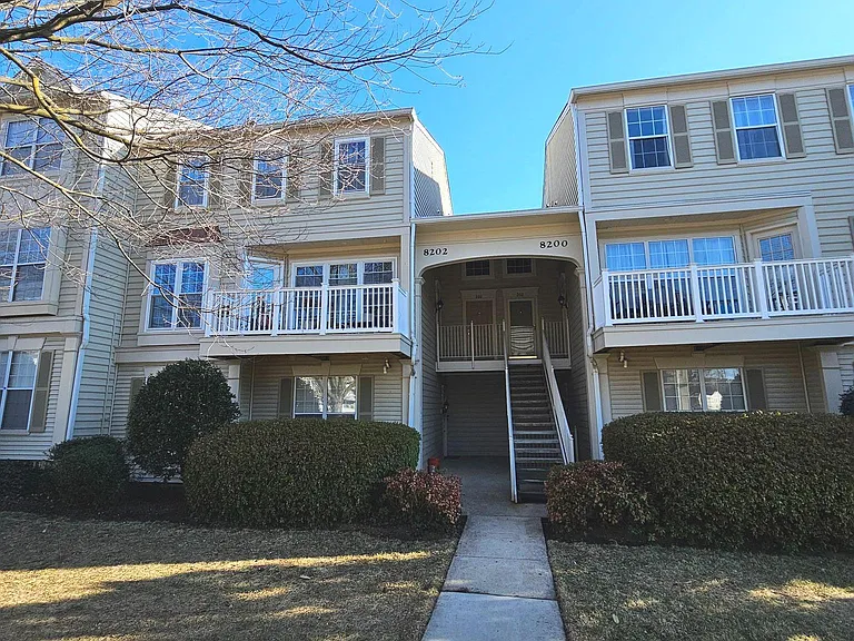8202 Catbird Cir #202 — Photo 1