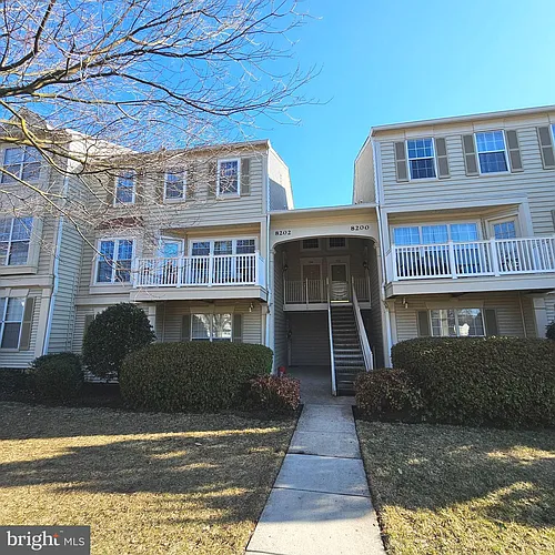 8202 Catbird Cir #202 Photo 1
