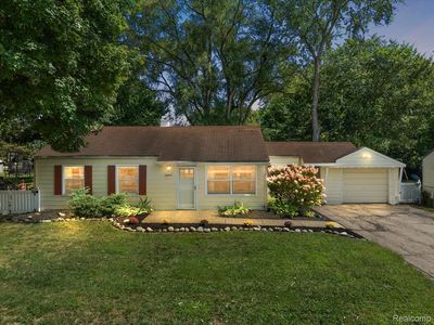 8880 Elmhurst Ave, Plymouth, MI, 48170