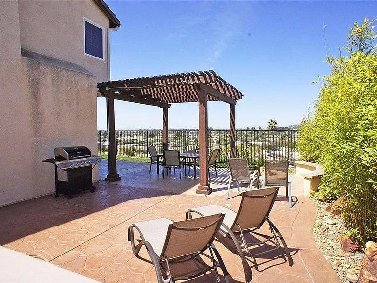 7778 Highwood Ave — Photo 20