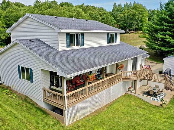 5th image of 817 Arbutus Dr