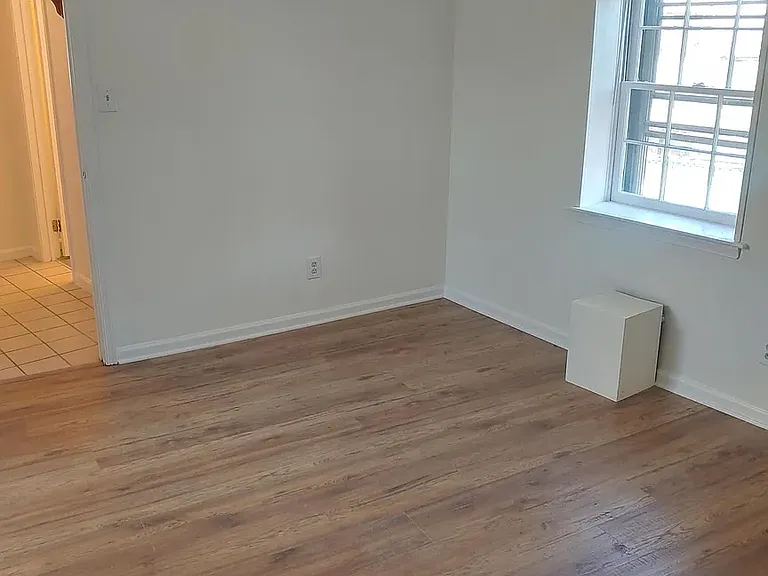 117 Green Ln #C — Photo 8