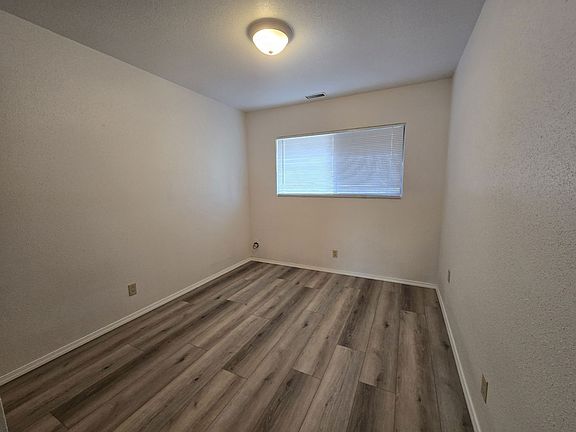 5th image of 877 NE Alameda Ave