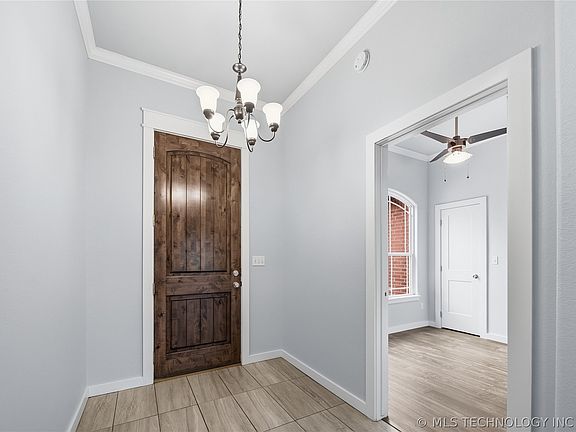 5th image of 636 S Pecan Pl