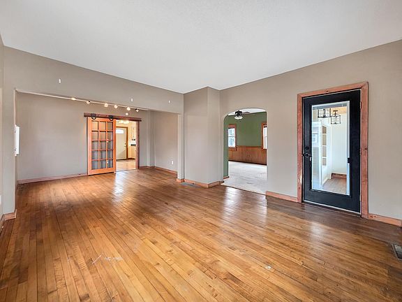 3rd image of 221 W Park Ave