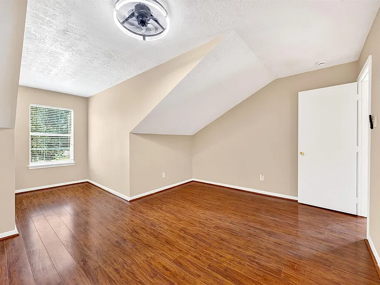 15014 Middle Oaks Blvd — Photo 33