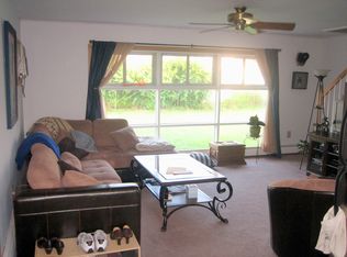 42 Whitewood Dr, Levittown, PA 19057