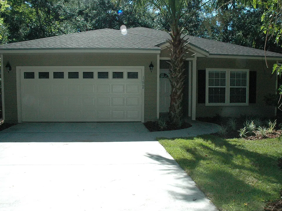 152 NW 23rd Dr