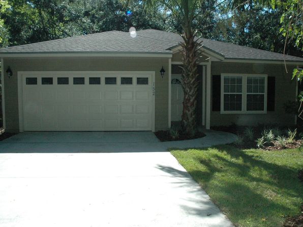 152 NW 23rd Dr