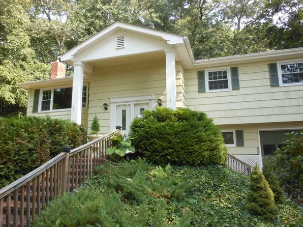 38 Overlook Rd, Gales Ferry, CT 06335