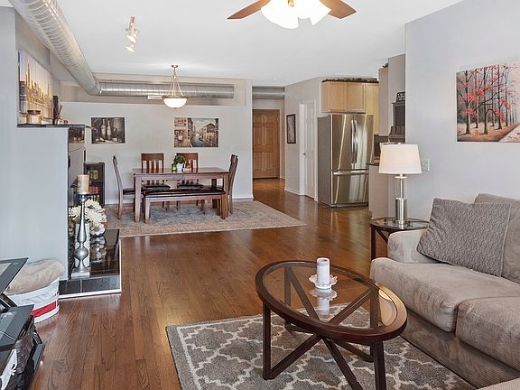 3rd image of 3160 N Lincoln Ave Unit 301