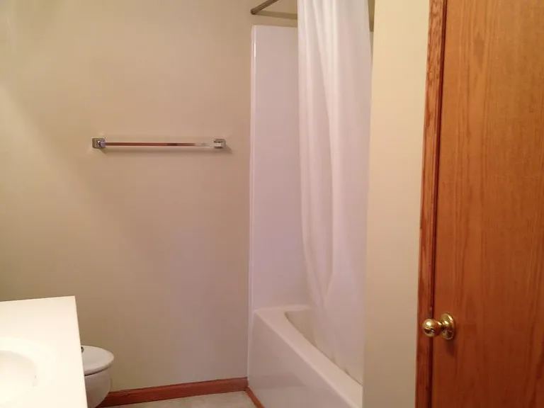 2103 Linden Trl — Photo 6