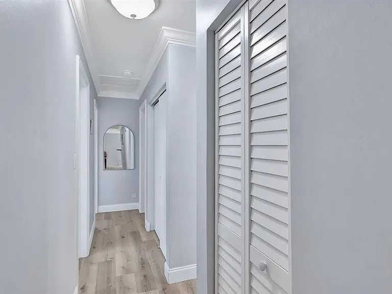 925 NE 25th Ave #0 — Photo 19
