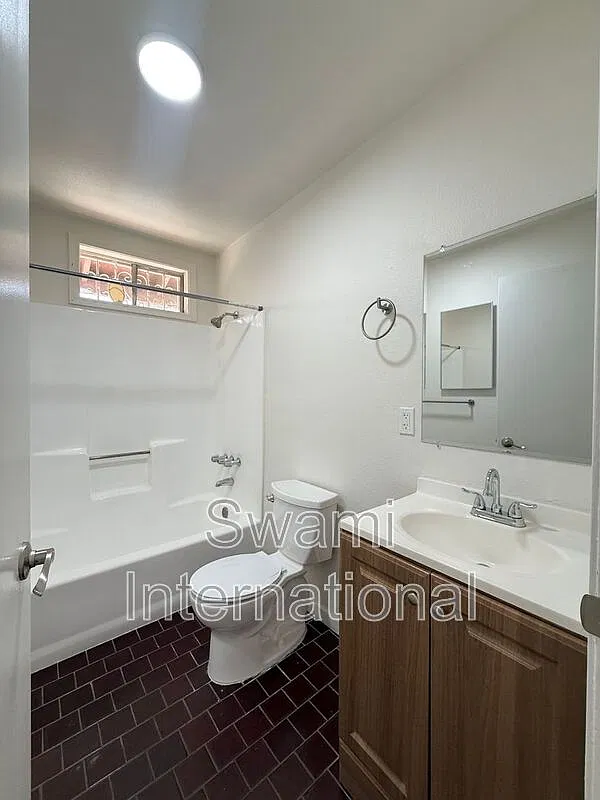 4 bed, 2.0 bath, 1100 sqft, $2,995 — Photo 4