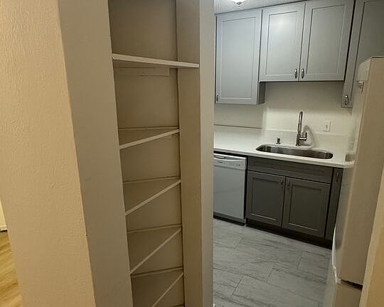 2nd image of 428 S Grand View St #428