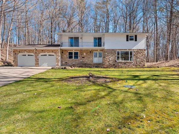 383 Swiss Hill Dr, Green Bay, WI 54302