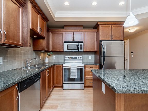 5th image of 22150 Dewdney Trunk Rd #301