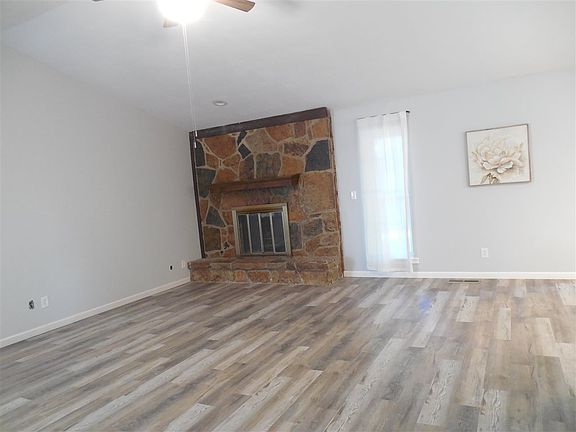 3rd image of 314 E Marie Dr