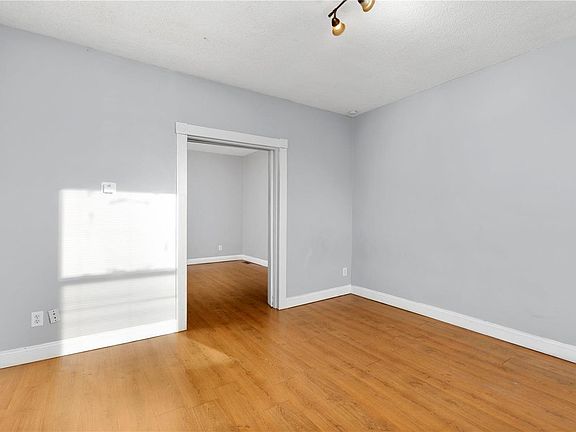 5th image of 2806 Iowa Ave