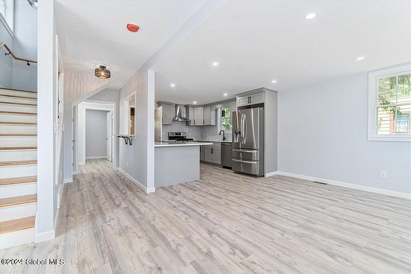 3rd image of 231 Lorraine Avenue