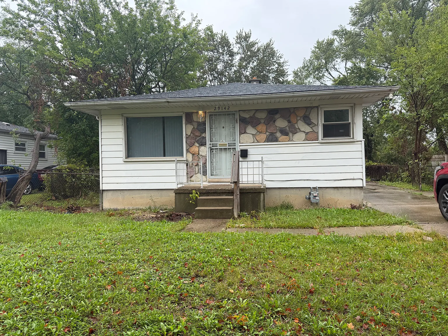 3 bed, 936 sqft, $1,300 — Photo 1