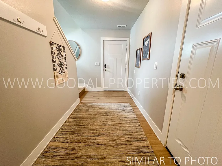 610 NE Hunter Dr — Photo 6