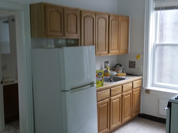 5th image of 2340 29th St #1B
