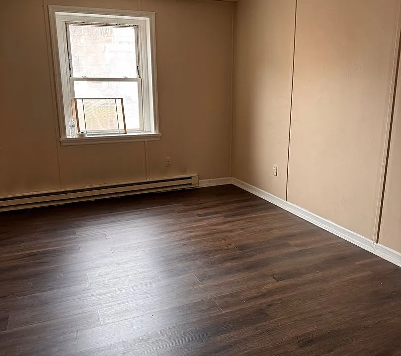 718 Centre St