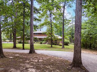 1900 Hunters Trce, La Grange, KY 40031