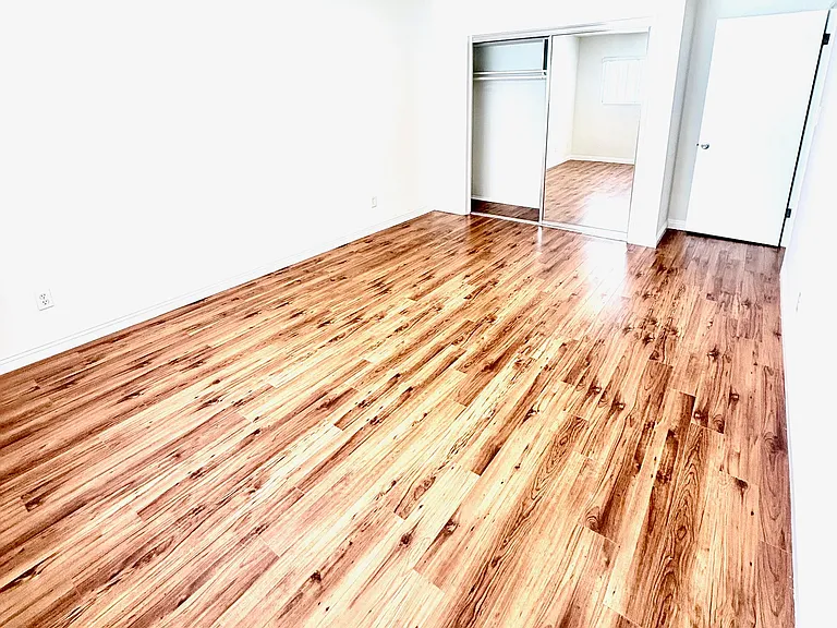 11748 Mayfield Ave #5 — Photo 14