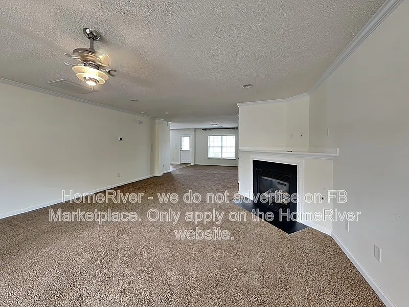3 bed, 3.0 bath, 2364 sqft, $1,895 — Photo 2