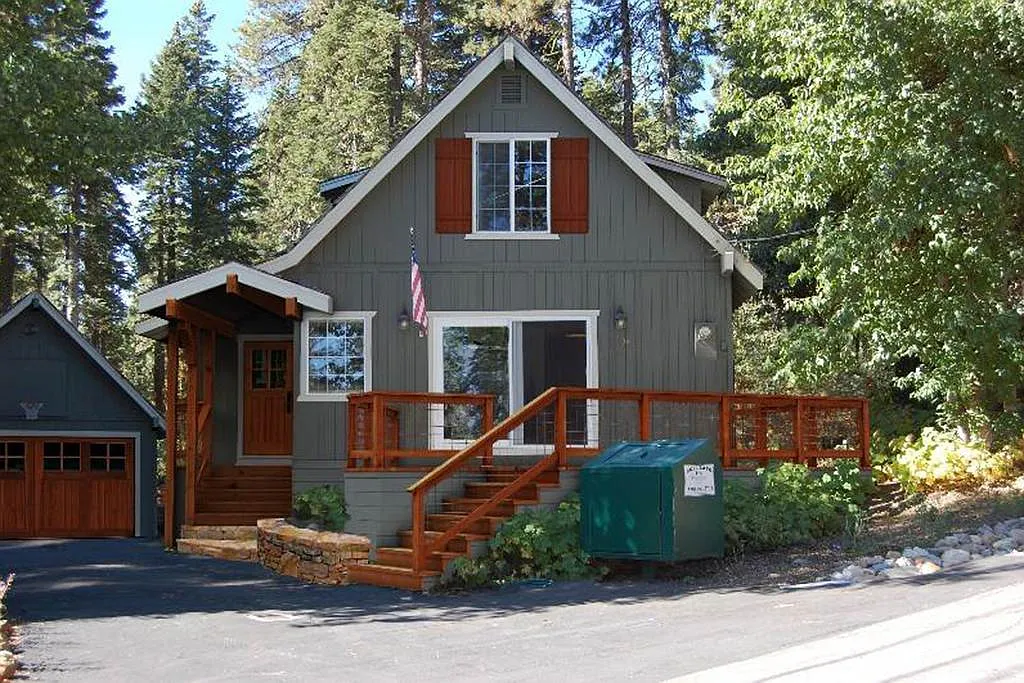 3 bed, 2.5 bath, 1642 sqft, $3,850 — Photo 1