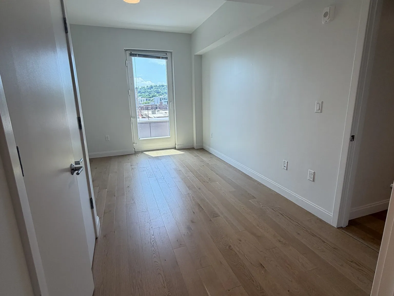 2 bed, 2.0 bath, 875 sqft, $4,700 — Photo 4