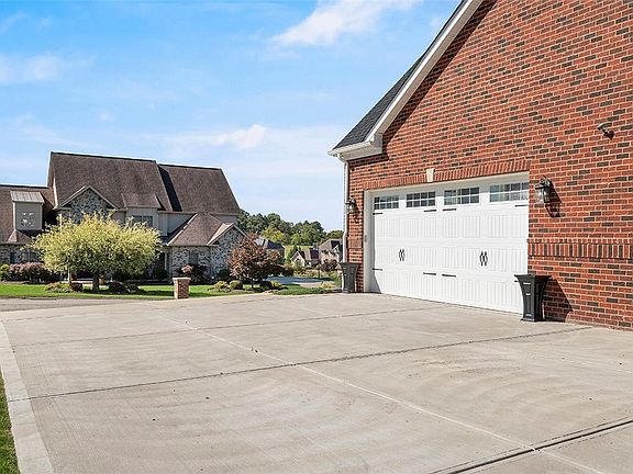 5th image of 1099 Blackthorne Dr
