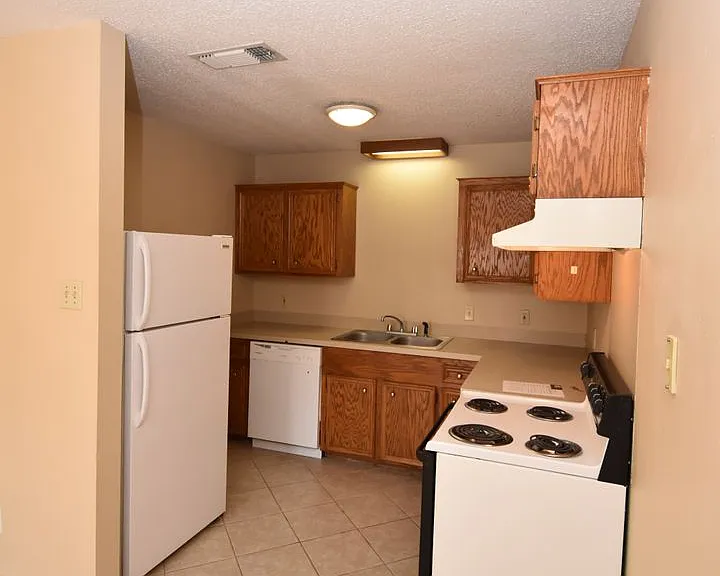 402 W Florida Ave — Photo 8