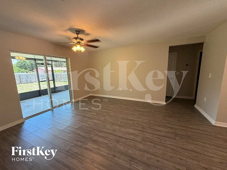 280 Edgevale Rd SE — Photo 4