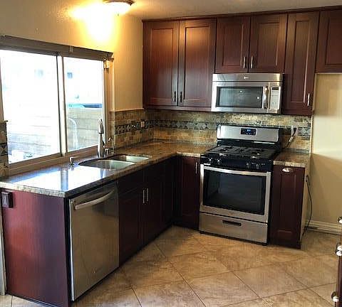 2nd image of 1726 N Oak Knoll Dr