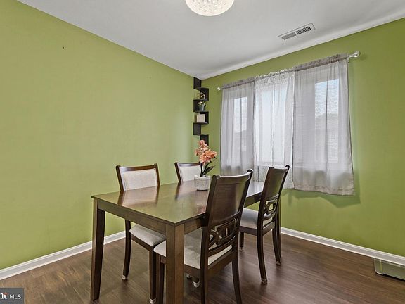5th image of 131 Oak Dr