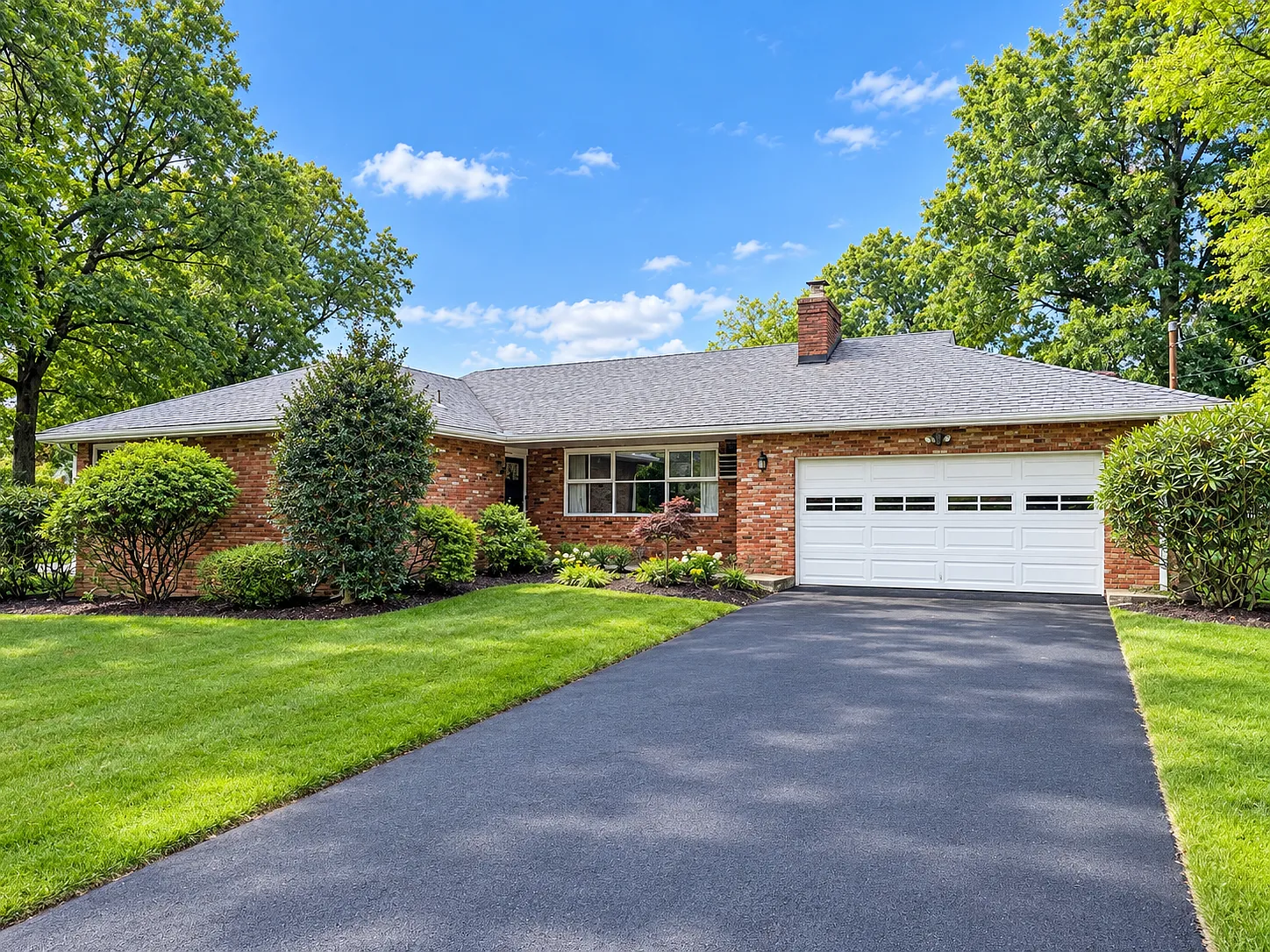 4 bed, 2400 sqft, $6,500 — Photo 1
