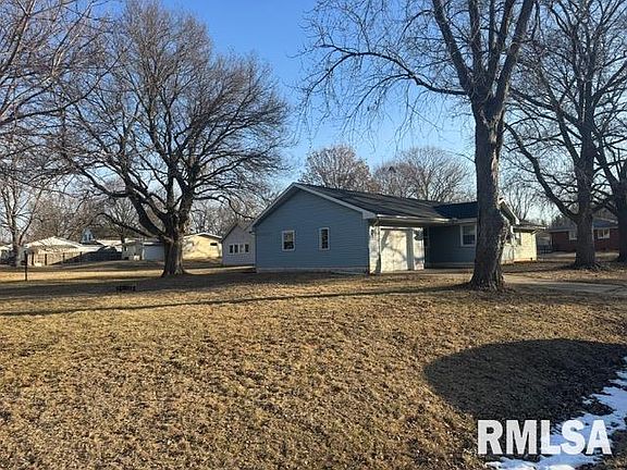 3rd image of 411 E 7th St