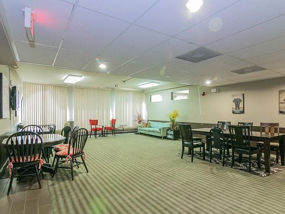 4th image of 848 S Irolo St #401