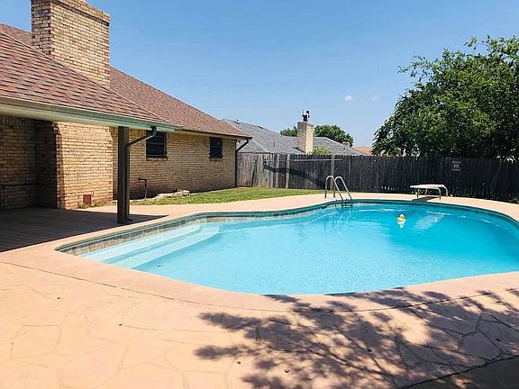 2nd image of 6908 NW Sprucewood Dr