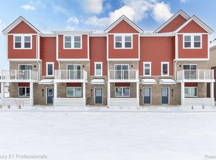 4849 Parkside Ln, Troy, MI 48085