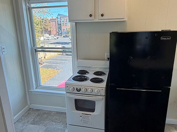 2nd image of 17 Knight St