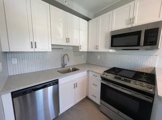 231 Lafayette St #3R, Salem, MA 01970