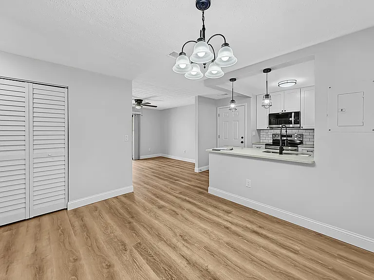 Springview Apartments — Photo 26