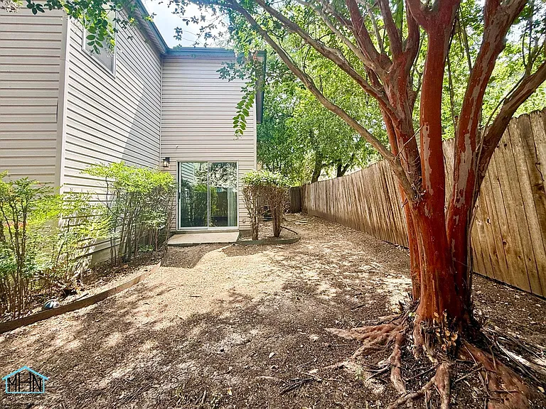 6 Bedford Bay — Photo 23